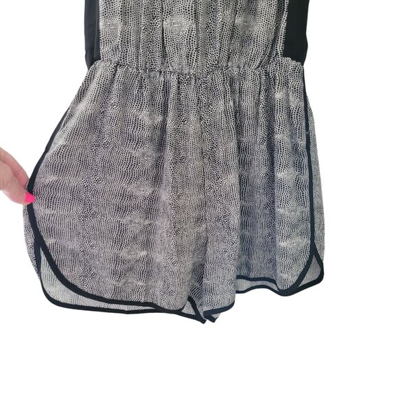 Revolve Krisa Sleeveless Drop Waist Dotted Patern Romper Size XS Black White NWT - Picture 7 of 8